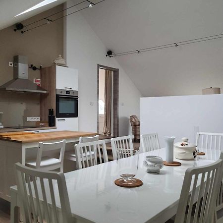 Gite Rural 3 Epis "Aux Pieds Des Ar'Den" - Chambre 1 Isolee Et Chambre 2 Dans Hall De Nuit - 34 Rue Du Chateau A 5564 Wanlin - 4 Adultes Et 2 Enfants ウイエ エクステリア 写真